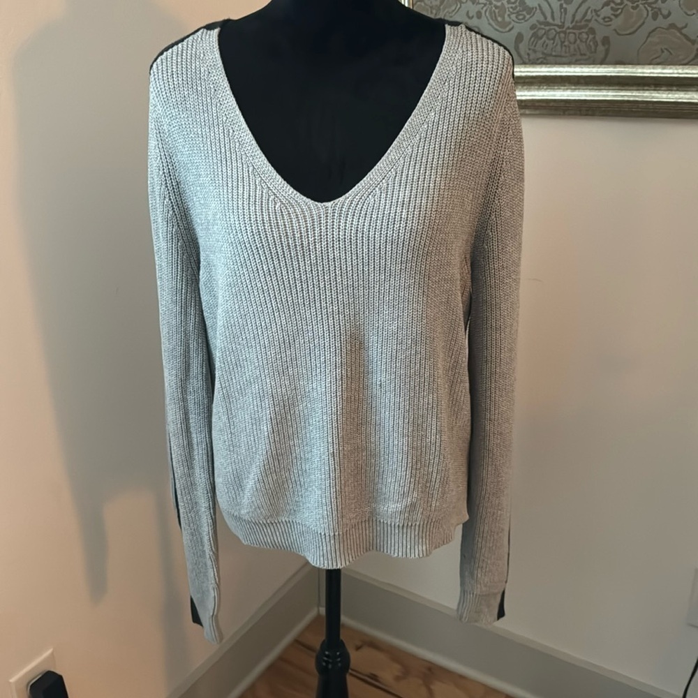 Michael Stars gray ribbed‎ V-neck black sleeves stripe 100% Cotton sweater Sz L